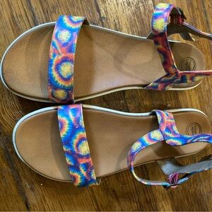 Tie-dye platform sandals